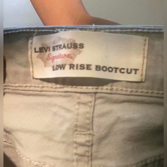 Levi cream/beige bootcut jeans - Picture 3 of 3